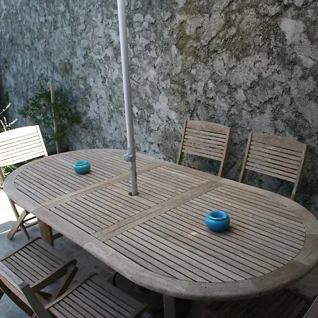 Trois Gites Au Pied De La Cite Feriehus
