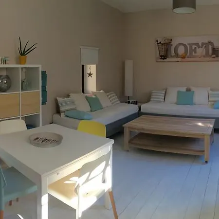 Trois Gites Au Pied De La Cite Feriehus